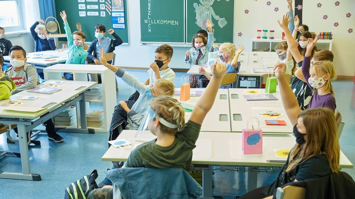 Rakousko ruší povinné roušky ve školách